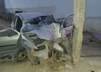 Mãe e avô morrem em grave acidente; meninas de 11 e 12 anos sobrevivem