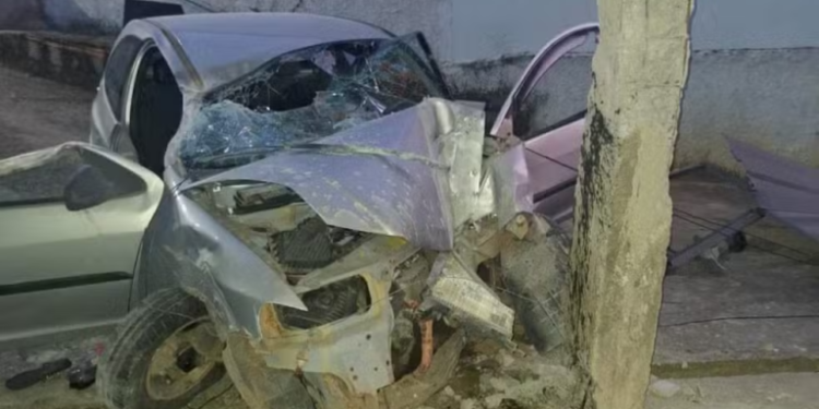 Mãe e avô morrem em grave acidente; meninas de 11 e 12 anos sobrevivem