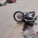 Colisão entre moto e carro deixa mulher de 44 anos gravemente ferida