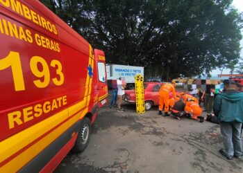 Idosa de 82 anos sofre fratura na perna após ser atropelada em Alfenas
