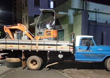 Suspeito de furtar caminhão e mini escavadeira em São Sebastião do Paraíso é preso em SP