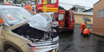 Acidentes mobilizam Bombeiros e deixam duas pessoas feridas em Alfenas