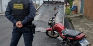 Motocicleta registrada como sucata é apreendida com placa e chassi irregulares