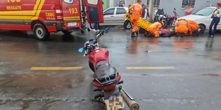 Colisão entre carro e motocicleta deixa jovem ferida em Alfenas