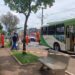 Mulher morre após ser atingida por roda traseira de ônibus durante saída de ponto de embarque