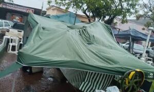 Chuva forte danifica barracas da Feira da Agricultura Familiar em Carmo do Rio Claro
