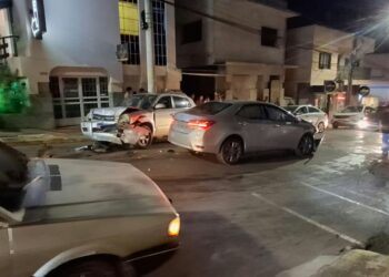 VÍDEO: Colisão frontal entre dois carros deixa motorista ferido em Carmo do Rio Claro