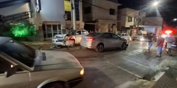 VÍDEO: Colisão frontal entre dois carros deixa motorista ferido em Carmo do Rio Claro