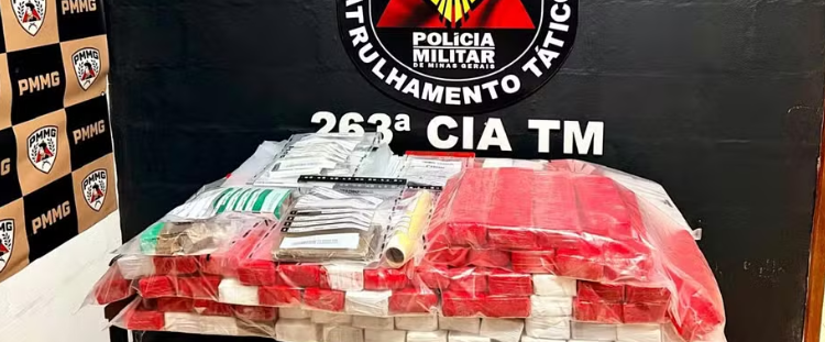 Jovem é resgatada de cárcere privado e homem é preso com mais de 100 tabletes de drogas