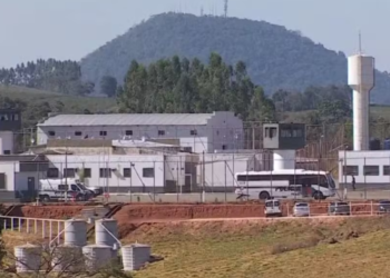 Incêndio em fábrica de bolas dentro de presídio deixa cinco detentos internados