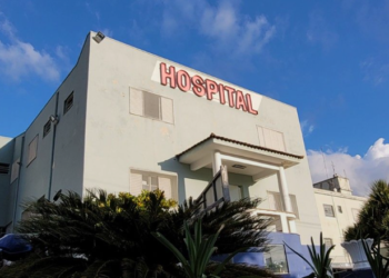 Menina de 3 anos morre após ser atingida por empilhadeira em fábrica de bolachas