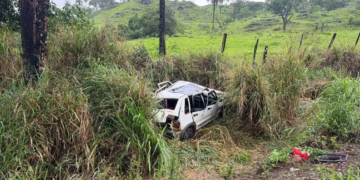 Capotamento deixa quatro homens feridos em rodovia no Sul de Minas