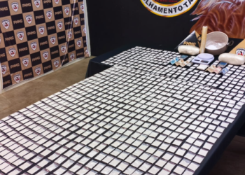 VÍDEO: Mulher é presa com mais de 2 kg de cocaína e 1.266 papelotes em São Sebastião do Paraíso