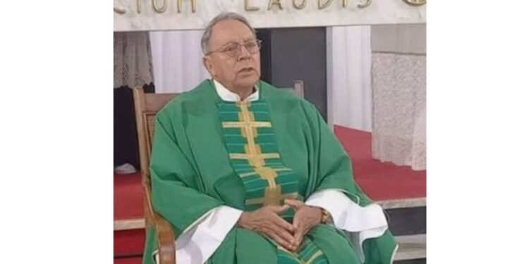 Padre ferido em acidente que matou sacerdote e motorista recebe alta hospitalar