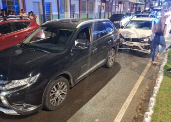 CARMO R. CLARO: Carro para na faixa de pedestres e é atingido por condutor embriagado; ninguém ficou ferido