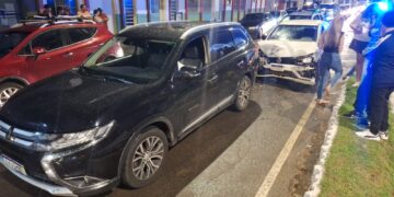 CARMO R. CLARO: Carro para na faixa de pedestres e é atingido por condutor embriagado; ninguém ficou ferido