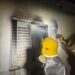 Incêndio atinge residência e bombeiros realizam buscas por possíveis vítimas