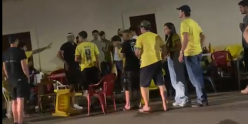 VÍDEO: Briga entre jovens termina com ferido em bar de Carmo do Rio Claro