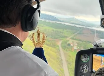 EXCLUSIVO | Vídeo de dentro do helicóptero mostra o momento da chegada da imagem de Nossa Senhora em Carmo