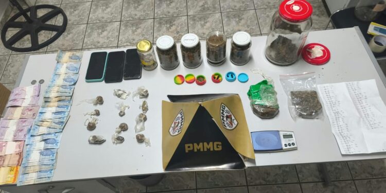 Homem é preso por tráfico de drogas e entorpecentes são apreendidos em São José da Barra