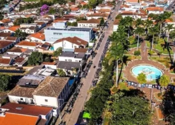 Flávio Bolsonaro vence em Carmo do Rio Claro com 58,01% dos votos, contra 41,99% de Lula