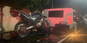 Dois adolescentes são apreendidos após furtarem motocicleta e esconderem veículo em área de vegetação