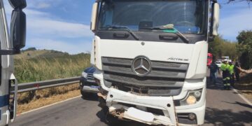 Engavetamento envolvendo seis veículos deixa passageira ferida na MG-290