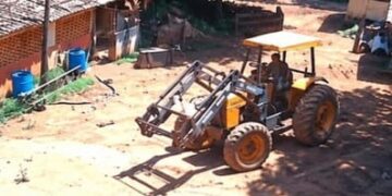 Trator agrícola é furtado em fazenda que fica sentido Campo do Meio