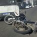 Motociclista de 19 anos fica ferido após acidente envolvendo duas motos e carro em Alfenas