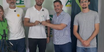 VÍDEO | Campanha Sou + Carmo do Rio Claro 2026 entrega bicicleta elétrica ao ganhador