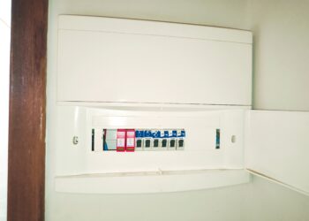 Cemig alerta para riscos de raios e orienta sobre proteção de equipamentos elétricos durante período chuvoso em Minas Gerais