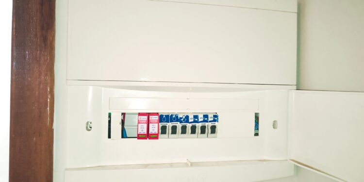Cemig alerta para riscos de raios e orienta sobre proteção de equipamentos elétricos durante período chuvoso em Minas Gerais