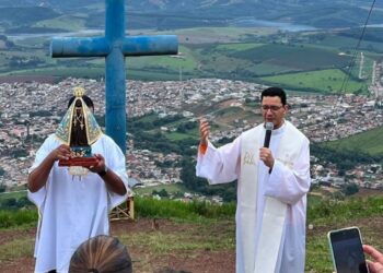 Missa na Serra da Tormenta reúne peregrinos para celebrar o Dia de Nossa Senhora Aparecida