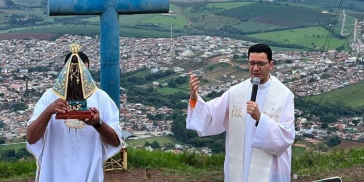 Missa na Serra da Tormenta reúne peregrinos para celebrar o Dia de Nossa Senhora Aparecida