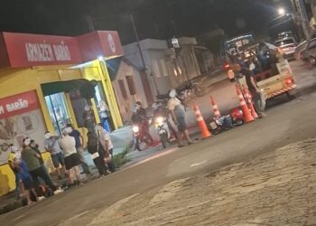 Motociclista fica ferido em colisão com carro no centro de Passos