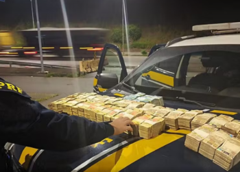 Motorista flagrado com R$ 870 mil em mala na Fernão Dias diz que dinheiro era ligado à política