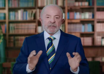 Reeleito: Lula vence Flávio Bolsonaro e garante novo mandato na Presidência da República
