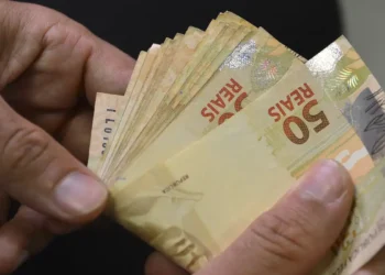 Número de superendividados no Brasil cresceu 75% em cinco anos, diz BC
