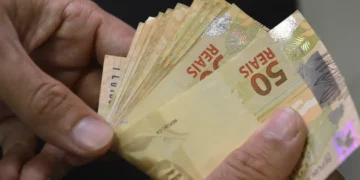 Número de superendividados no Brasil cresceu 75% em cinco anos, diz BC