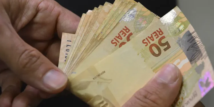 Número de superendividados no Brasil cresceu 75% em cinco anos, diz BC