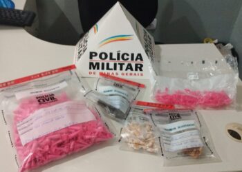 Polícia Militar apreende centenas de pinos de cocaína e pedras de crack em Serrania
