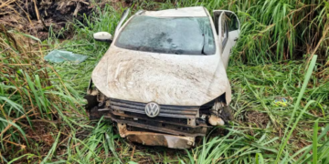 Motorista fica ferido após carro capotar na BR-354